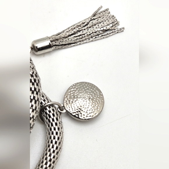 ๐ข3/$19๐ข GUESS Set of 2 Matching Mesh Stretch Silver Bracelets - Picture 7 of 7